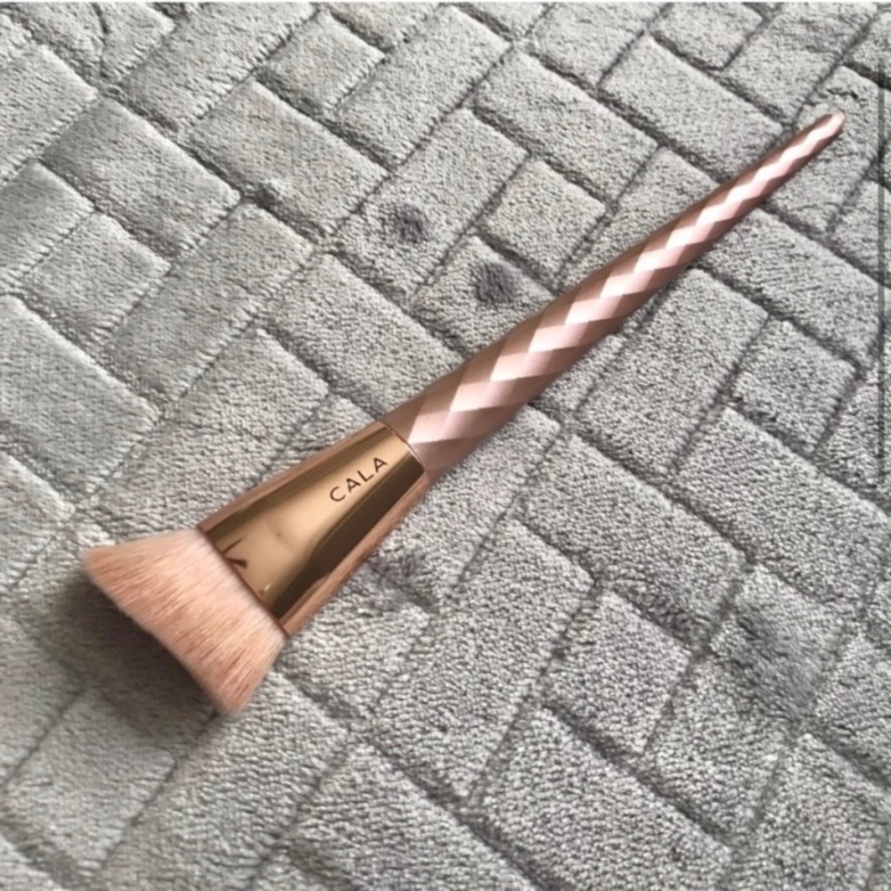 🪞 NEW contour makeup metallic pink brush - Picture 3 of 5
